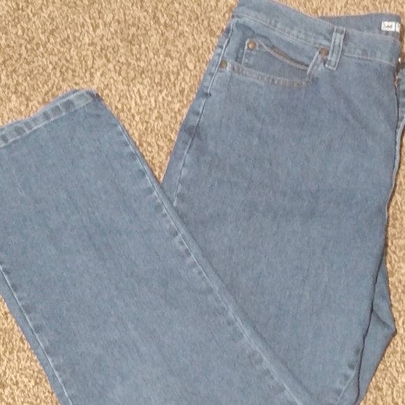 Set: Country Casual Blouse Jeans and Necklace - Picture 3 of 3